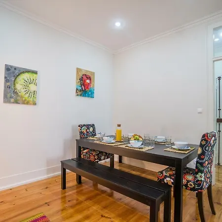 Colorful And Bright 3 Bdr Appartement *